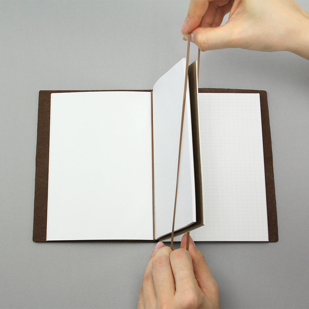 B-248 | TRAVELER'S COMPANY TRAVELER'S notebook [011] 連結用橡筋 (Passport Size)