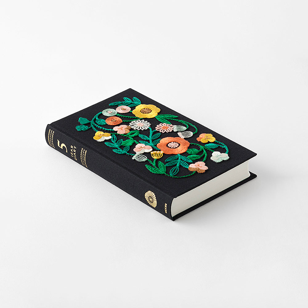 B-82 | MIDORI 5年用日記本 刺繡系列 (花卉-黑)