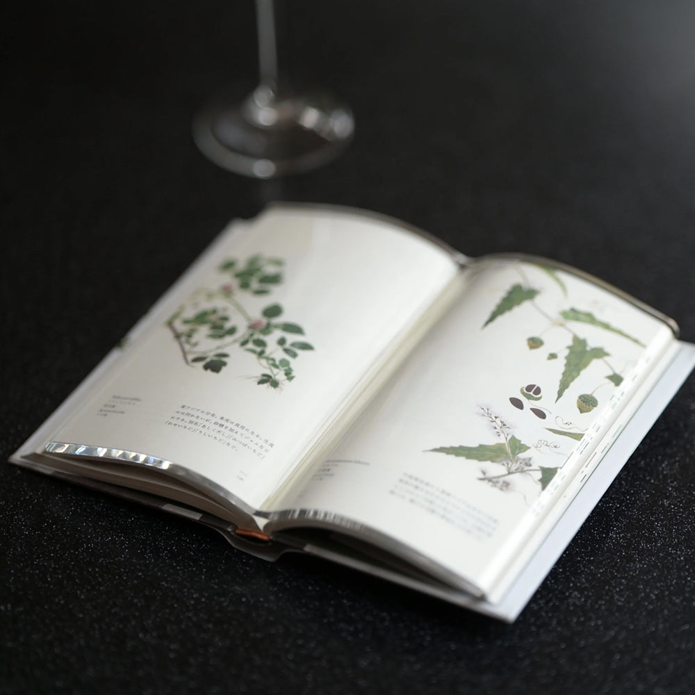 T-879 | TENT BOOK on BOOK 書鎮