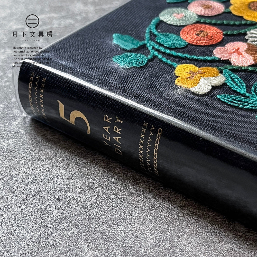 B-82 | MIDORI 5年用日記本 刺繡系列 (花卉-黑)