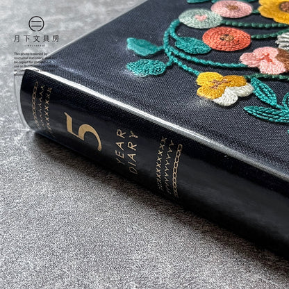 B-82 | MIDORI 5年用日記本 刺繡系列 (花卉-黑)