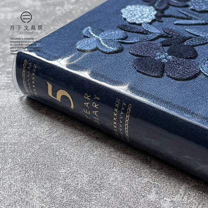 B-83 | MIDORI 5年用日記本 刺繡系列 (花卉-深藍)