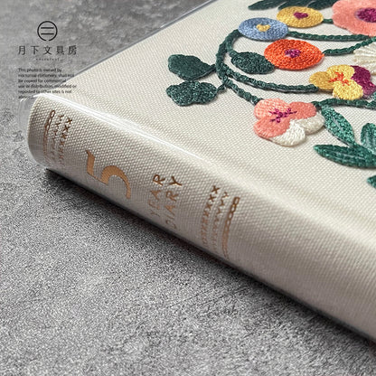 B-83 | MIDORI 5年用日記本 刺繡系列 (花卉-米)