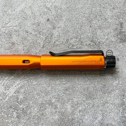 P-273 | UNI KURU TOGA DIVE 旋轉鉛芯筆 0.5mm (暮光橘)