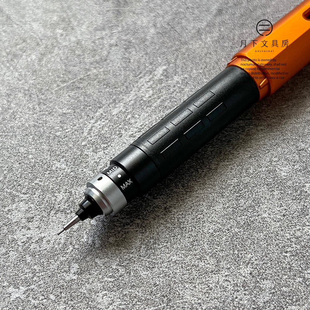 P-273 | UNI KURU TOGA DIVE 旋轉鉛芯筆 0.5mm (暮光橘)