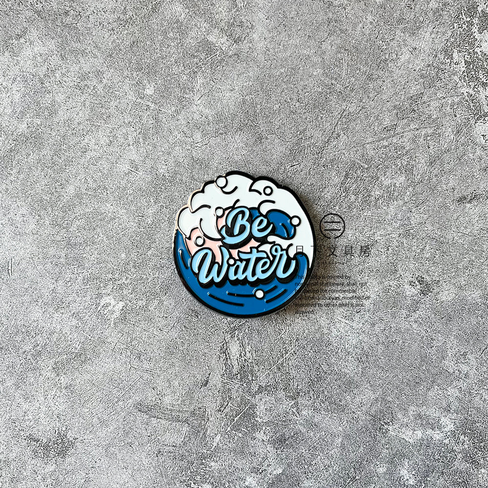 S-46 | UNIVERSE CREATED Be Water 襟章